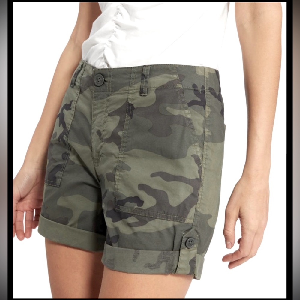 NWT Sanctuary switchback cuffed camo shorts  2X